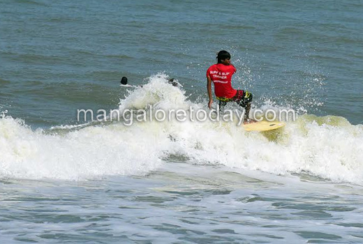 surfing skills in Panambur Beach 1